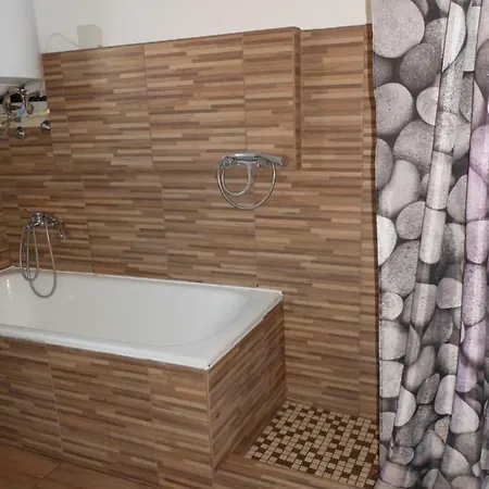 Vilmos Apartman * Balatonlelle