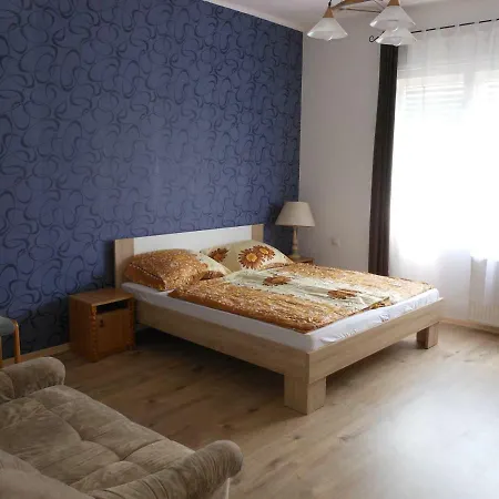 Vilmos Apartman Apartman *